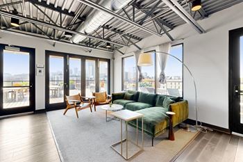 Rooftop indoor/outdoor sky deck